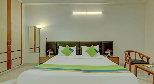 Itsy Hotels Swastika Inn Sector 26, Забронировать Отель Нойда штат Уттар-Прадеш, рядом с The Great India Place