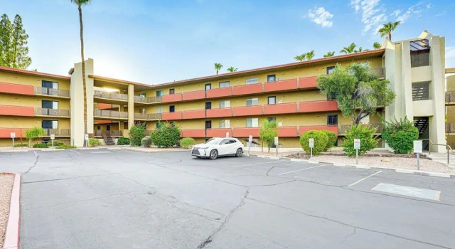 Fully Renovated! Walkable Old Town Condo