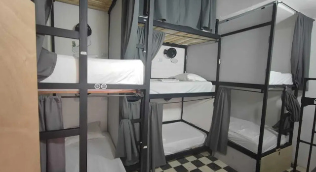 Baku Laureles Hostel, Забронировать Хостел Хостелы Медельин, рядом с San Antonio's Square, Хостел