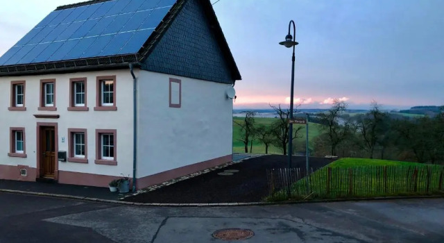 Auszeit-Eifel Eifelhaus "Burgaß 1807" Sauna & Badezuber