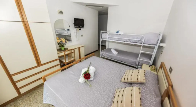 Четырёхместный номер Standard Hotel Caesar