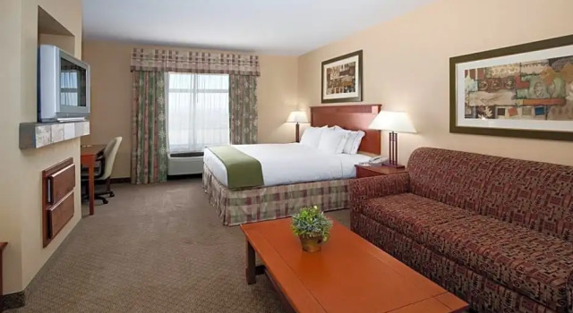 Четырёхместный номер Executive Holiday Inn Express & Suites St George North - Zion
