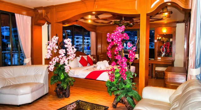 Номер Standard Пентхаус с балконом и с видом на море Diva Patong Hotel