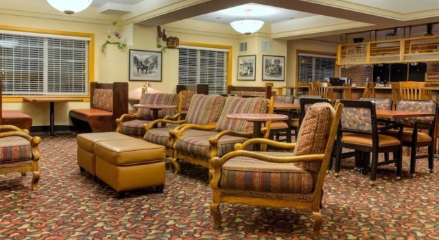 Pin Strikes 9, Rezerwuj Hotel Gresham Willamette Valley, w pobliżu Gresham Golf Course