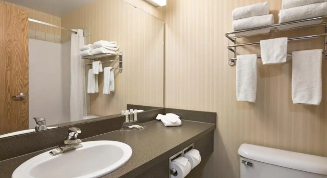 Номер Standard Super 8 by Wyndham High Level AB