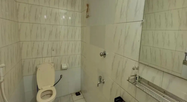Кровать в общем номере с балконом и с видом на город Hostel by zooFamily