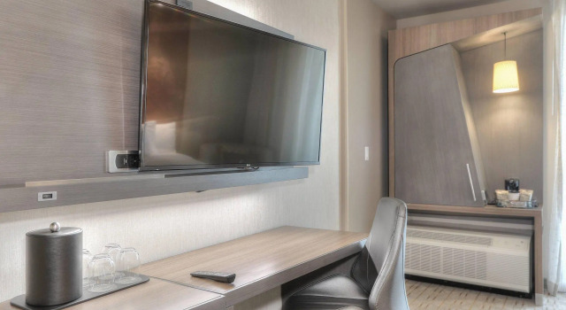 Четырёхместный номер Standard с балконом и с видом на реку Courtyard by Marriott Pigeon Forge