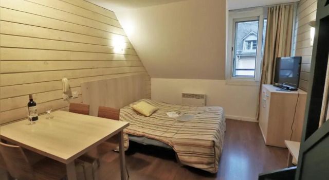 Кровать в общем номере Garden & City Cauterets Balneo