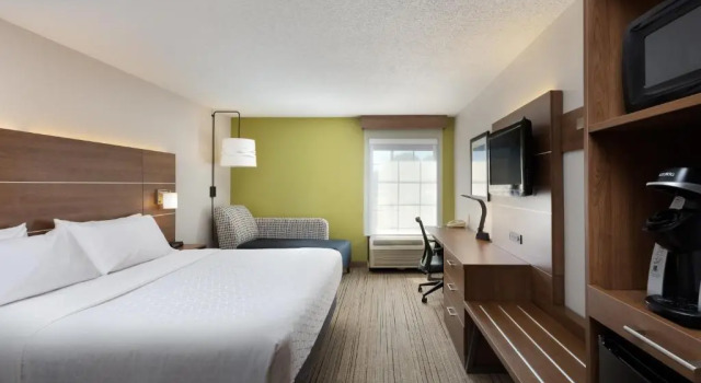 Номер Standard Holiday Inn Express & Suites Milton East I-10 by IHG