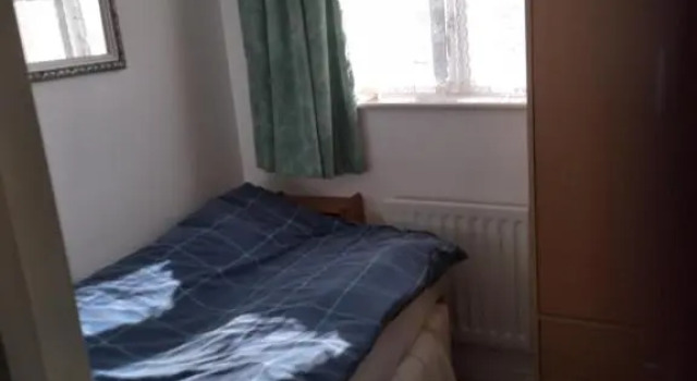 1 Double room with shared bathroom, Rezervați Hotel Bracknell Berkshire