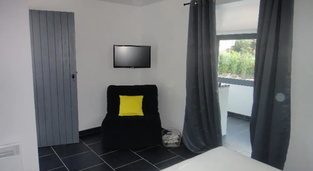 Home Cassis - Maison Les Calanques - Piscine chauffée à 30c, Забронировать Отель Отели и гостиницы Кассис, рядом с Пляж Кассис, Отель