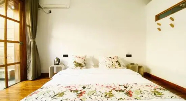 Номер Standard с 5 комнатами с балконом и с видом на реку Yiyun Boutique Inn (Tongli Juepin Design)