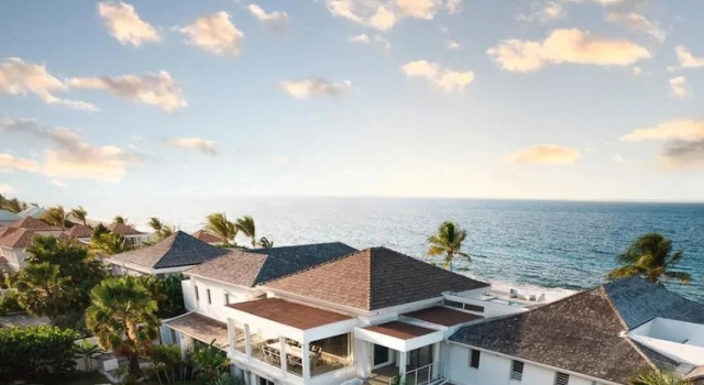 Коттедж La Perla Palais - Luxury Villa on Private Beach