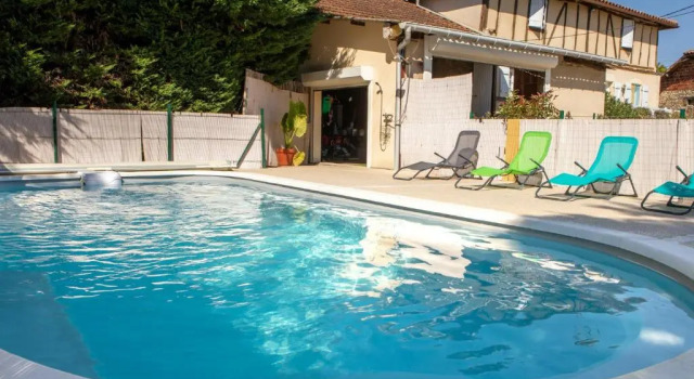 Villa charmante en pleine campagne de Courrensan avec piscine privée, Book Villa Courrensan Gers