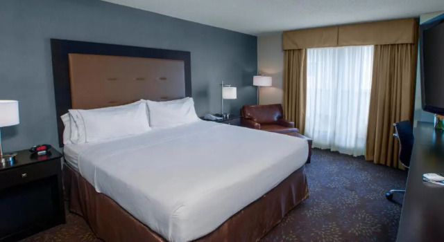 Люкс Holiday Inn Express & Suites Buffalo Airport by IHG