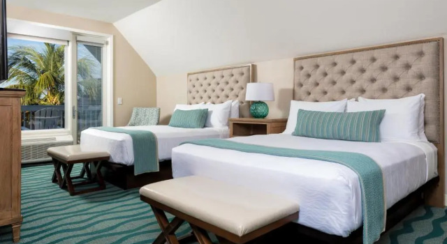 Четырёхместный номер Standard Opal Key Resort & Marina