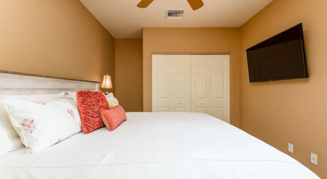 Casa Dynamite 4 Bedroom Home by RedAwning