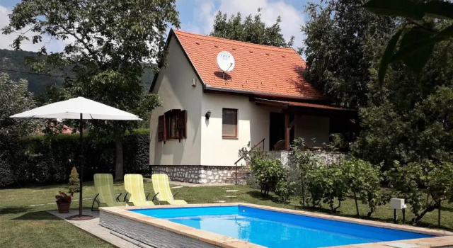 Cseresznyevirág Vendégház, Book Hotel Pécs 