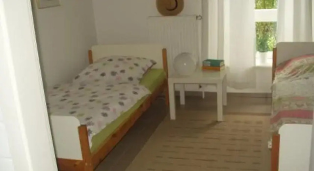 Ferienwohnungen auf dem Carlshof in Jork - Altes Land, Book Hotel Jork Lower-Saxony