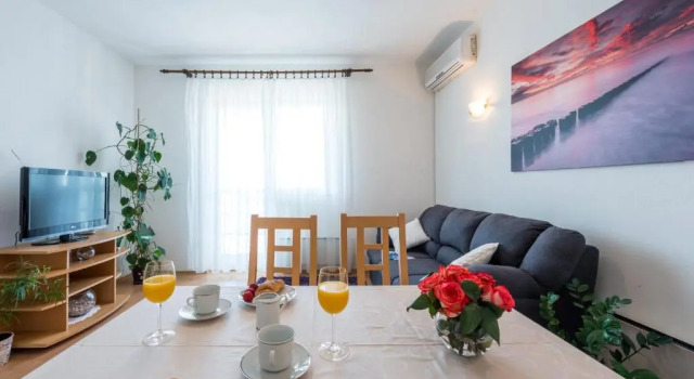 Апартаменты с 3 комнатами с балконом и с видом на море Apartment Lena
