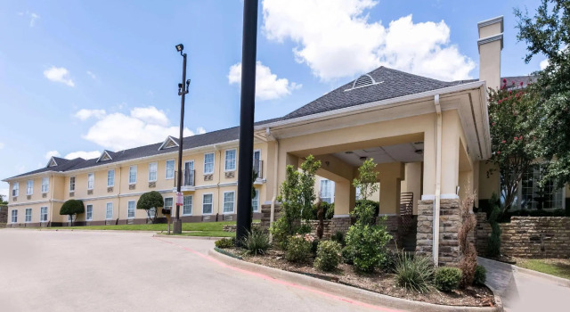 Двухместный номер Standard Days Inn & Suites by Wyndham DFW Airport South-Euless