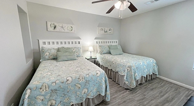 Коттедж Beaches Be Trippin' 4 Bedroom Home by RedAwning