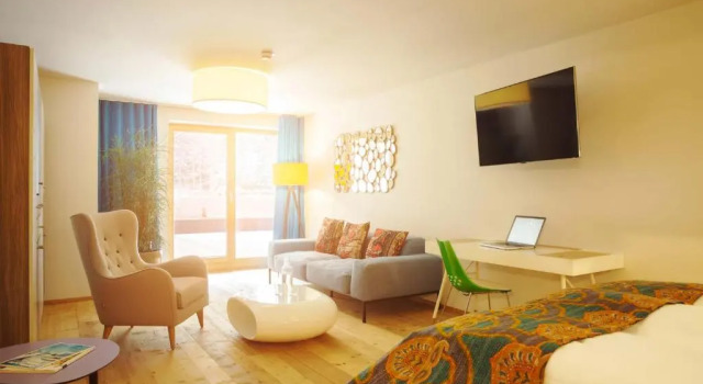 Двухместный номер Standard с балконом Raffls Tyrol Hotel