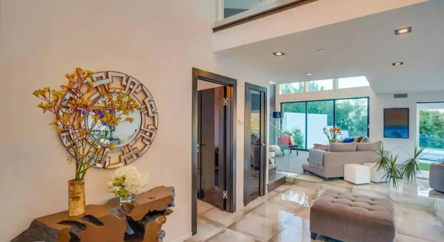 Troy Dr - Sleek & Modern Hollywood Hills Home With Stunning Views, Забронировать Дом для отпуска Коттеджи Голливуда, Коттедж