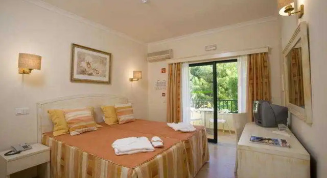 Ria Plaza Resort, Забронировать Курортный отель Отели Кинта-ду-Лагу с завтраком, Завтраки