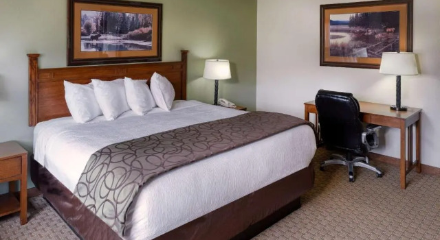 Четырёхместный номер Standard Ridgeline Hotel at Yellowstone, an Ascend Collection Hotel