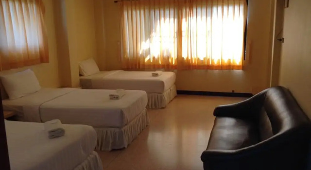 Трёхместный номер Standard Srisomthai Hotel