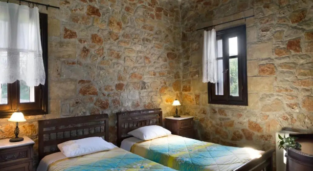 Коттедж с 2 комнатами Klymeni Traditional Homes