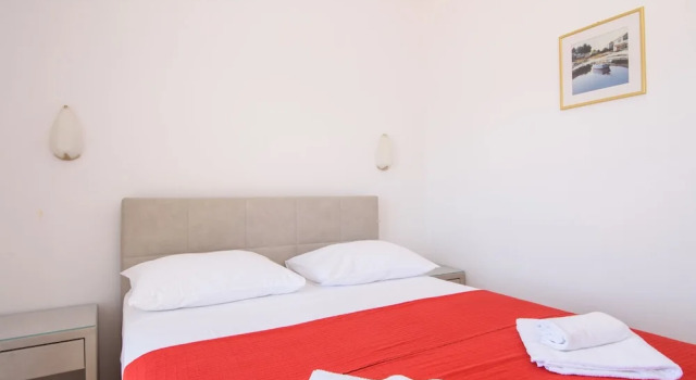 A2-apt w. Shared Pool & Balcony,next to the Beach, Забронировать Апартаменты/квартира Трогир 