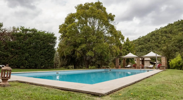 Borgo La Ferriera, Book Lejlighedshotel Hoteller i Celleno med parkering, Parkering