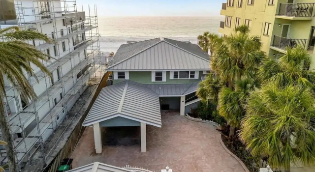 Коттедж Stones Throw Beachfront Premier Suite 4 Views