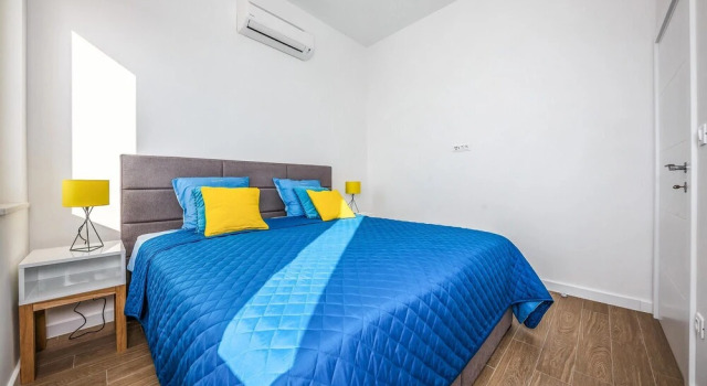 Stunning Home in Lun With Outdoor Swimming Pool, Wifi and 6 Bedrooms, Rezerwuj Hotel Lun Pag