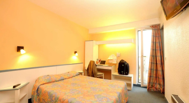 Hôtel et Résidence Cergy Préfecture, Varaa Hotelli Hotellit Val d'Oise pysäköinnillä, Pysäköinti