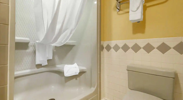 Четырёхместный номер Standard Quality Inn & Suites Owasso US-169