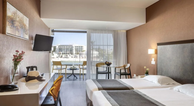 Номер Standard с балконом и с видом на внутренний двор Faros Hotel Ayia Napa