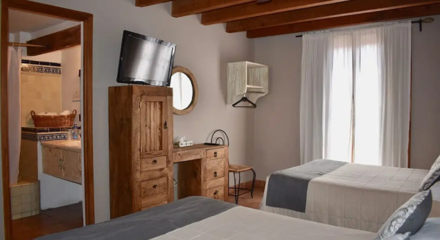 Четырёхместный номер Standard с балконом Hotel Ana Catalina and Suites