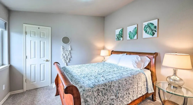 Apartment w/ Patio & Grill Access ~ 1/2 Mi to Bay!, Prenota Appartamento Anacortes 