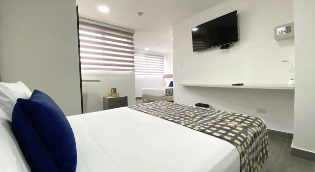 Трёхместный семейный номер Standard Seven Inn Hotel