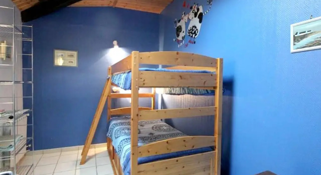 House With 2 Bedrooms in Champis, With Wonderful Mountain View, Enclos, Rezervasyon Otel Champis Ardèche