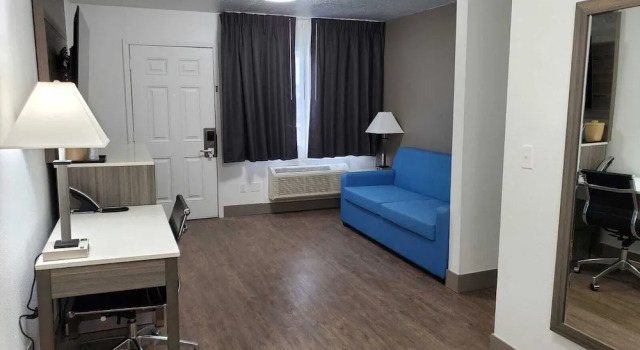 Люкс Seven Seas Inn & Suites