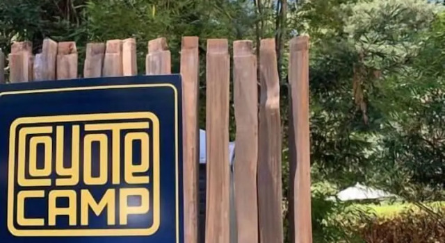 Кровать в общем номере Highlands Resort