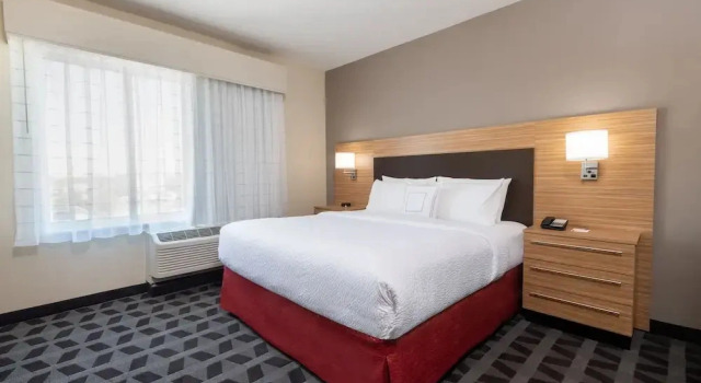 Двухместный люкс с 2 комнатами TownePlace Suites by Marriott Indianapolis Airport