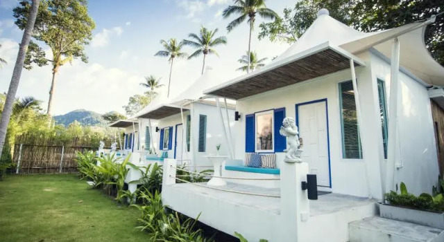 Кровать в общем номере The White Knot Koh Chang