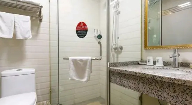 Номер Business GreenTree Inn Kunming Chenggong University City HSR Station Shilin Street Express Hotel