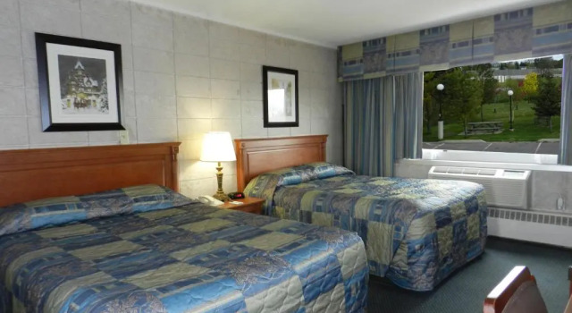 Четырёхместный номер Standard Capri Inn