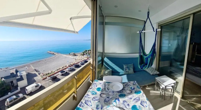 Студия Vue mer panoramique devant la plage au calme!